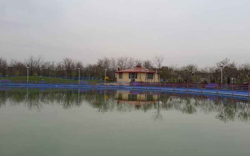 دریاچه وسط پارک ارم مشهد